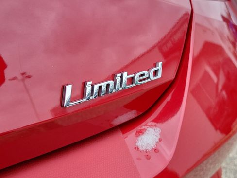 Used 2023 Hyundai Elantra Limited image 6