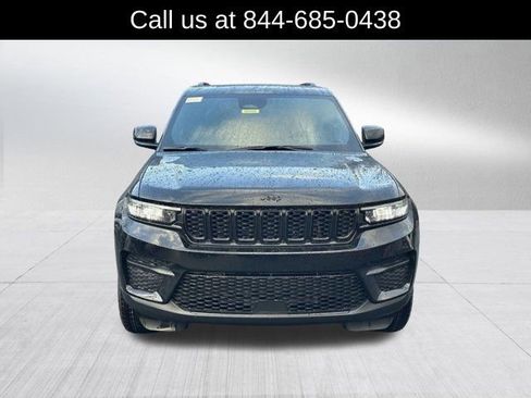 New 2025 Jeep Grand Cherokee Altitude image 2