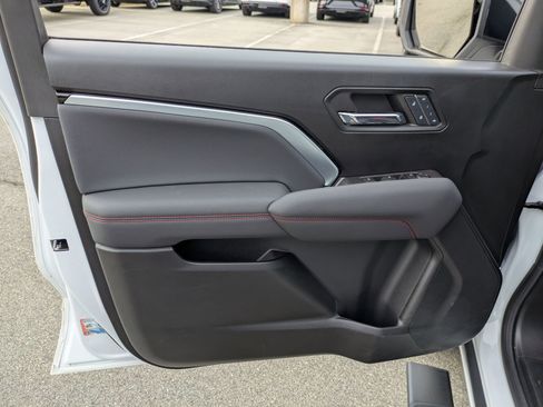 Used 2024 Chevrolet Colorado Z71 w/ Z71 Convenience Package 2 AWD/4WD image 15