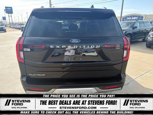 Used 2025 Ford Expedition Platinum w/ Driver's Package AWD/4WD image 12
