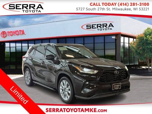 Used 2021 Toyota Highlander Limited FWD image 1