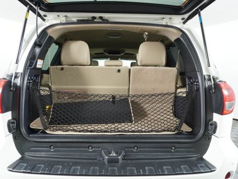 Used 2015 Toyota Sequoia Platinum RWD image 39