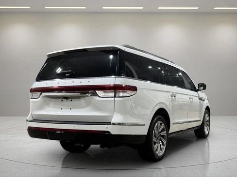 Certified 2022 Lincoln Navigator L Reserve AWD/4WD image 3