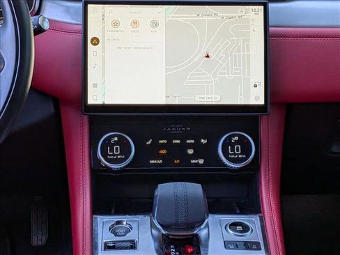 Certified 2025 Jaguar F-PACE R-Dynamic S image 8