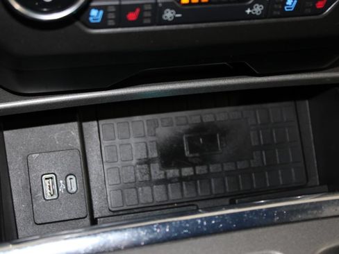 Used 2020 Ford Expedition XLT w/ Equipment Group 202A AWD/4WD image 44
