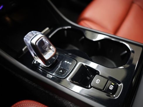 Used 2019 Volvo XC40 T5 Inscription image 21