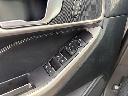 Used 2024 Ford Explorer XLT w/ Equipment Group 202A AWD/4WD image 34