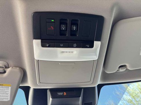 Used 2021 Nissan Rogue Platinum image 28