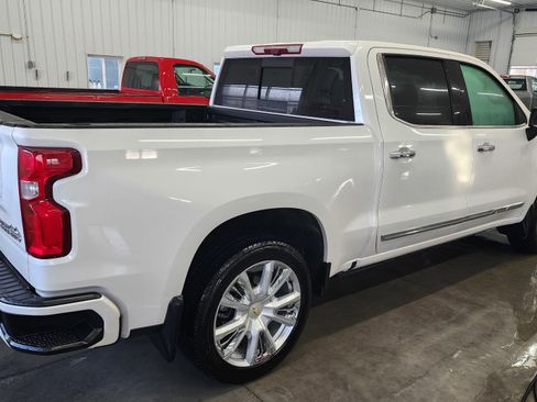 Used 2023 Chevrolet Silverado 1500 High Country w/ Technology Package image 4