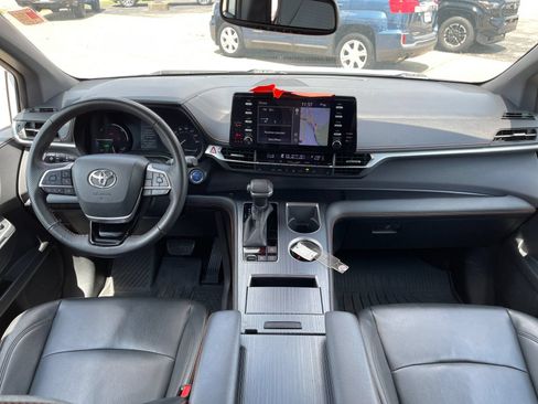 Used 2021 Toyota Sienna XSE AWD/4WD image 15