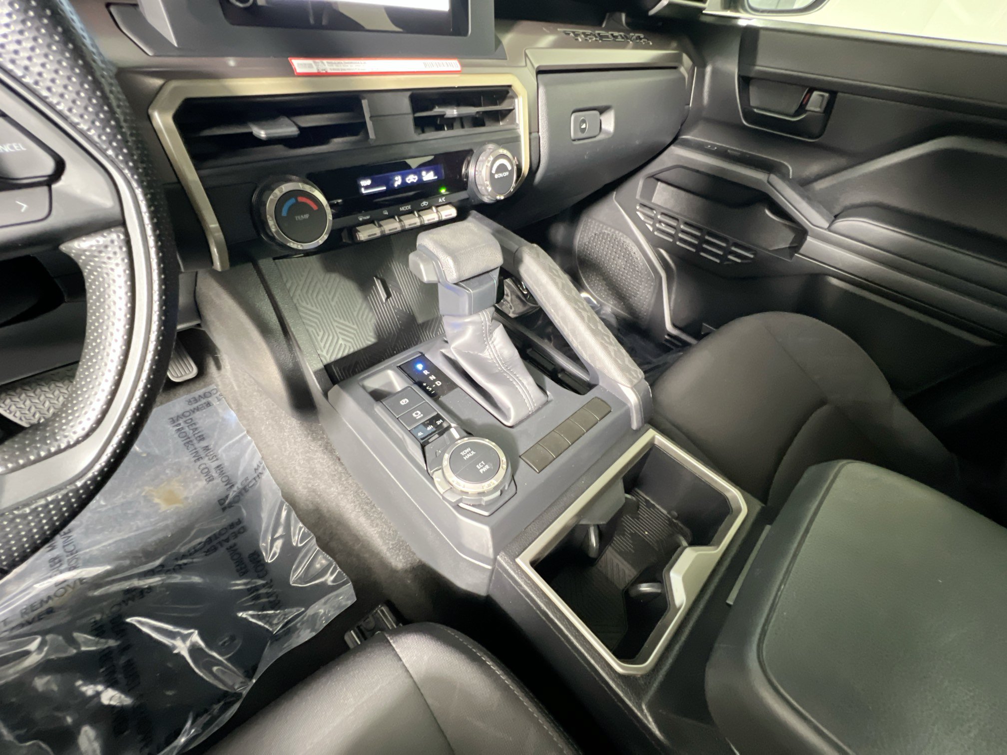 Used 2025 Toyota Tacoma SR5 AWD/4WD image 25