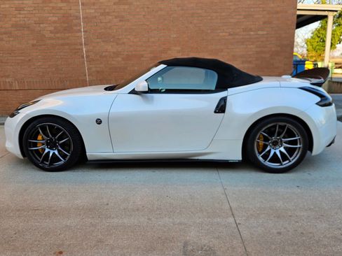 Used 2010 Nissan 370Z Touring w/ Sport Pkg image 7