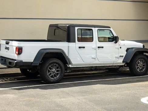 Used 2025 Jeep Gladiator Sport AWD/4WD image 8