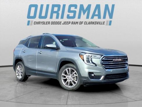 Used 2024 GMC Terrain SLT image 1