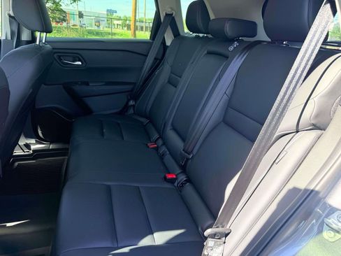 Used 2025 Nissan Rogue SL FWD image 12