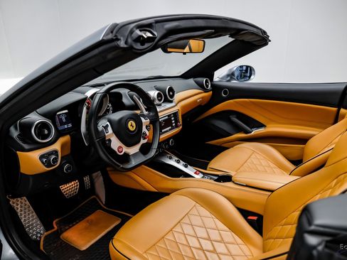 Used 2016 Ferrari California T image 40