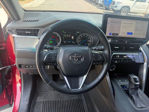 Used 2023 Toyota Venza Nightshade AWD/4WD image 9