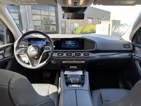 Used 2024 Mercedes-Benz GLS 450 4MATIC image 10