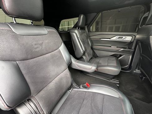 Used 2025 Ford Explorer ST AWD/4WD image 27
