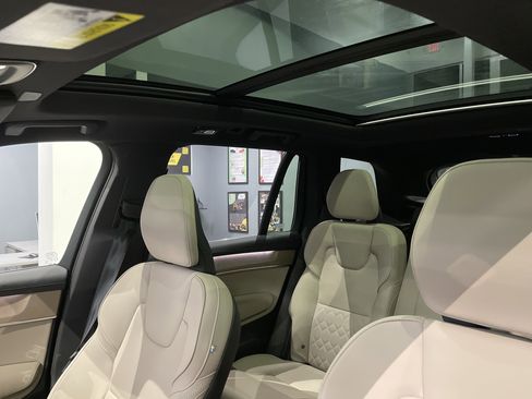 Used 2025 Volvo XC90 B5 Plus image 32