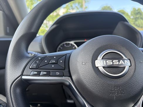 Used 2024 Nissan Sentra SV FWD image 9