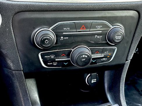 Used 2022 Dodge Charger SXT RWD image 19