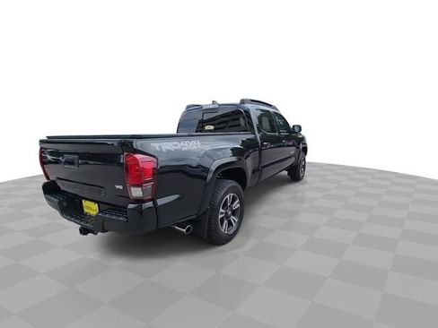 Used 2019 Toyota Tacoma TRD Sport w/ TRD Premium Sport Package AWD/4WD image 8