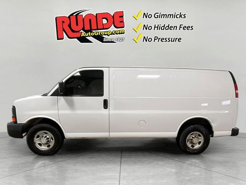 Used 2016 Chevrolet Express 3500 image 2