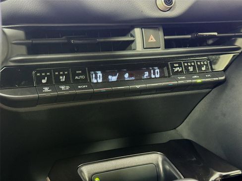 Used 2025 Toyota Crown AWD/4WD image 17