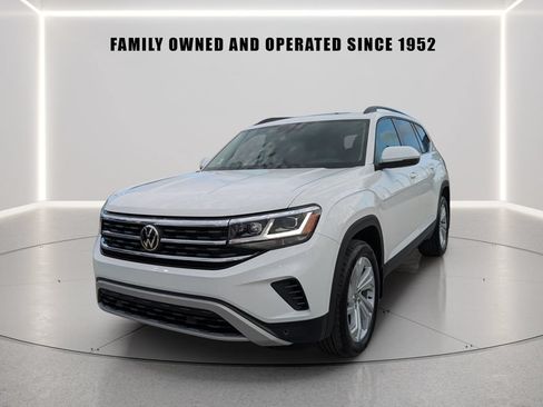 Certified 2023 Volkswagen Atlas SE w/ Panoramic Sunroof Package AWD/4WD image 2