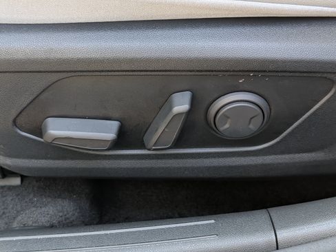 Certified 2026 Hyundai Elantra Limited FWD image 20
