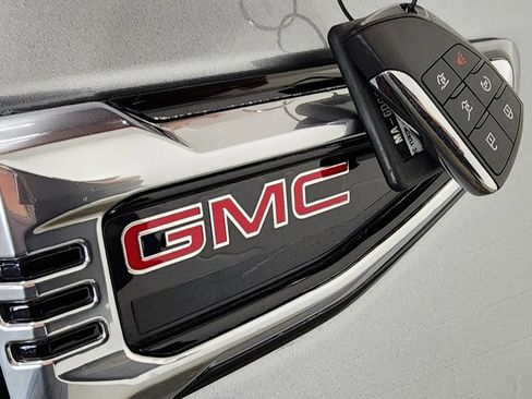 Used 2025 GMC Yukon Denali AWD/4WD image 43