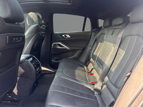 Used 2022 BMW X6 xDrive40i AWD/4WD image 10