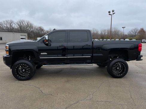 Used 2017 Chevrolet Silverado 2500 High Country w/ Duramax Plus Package image 2