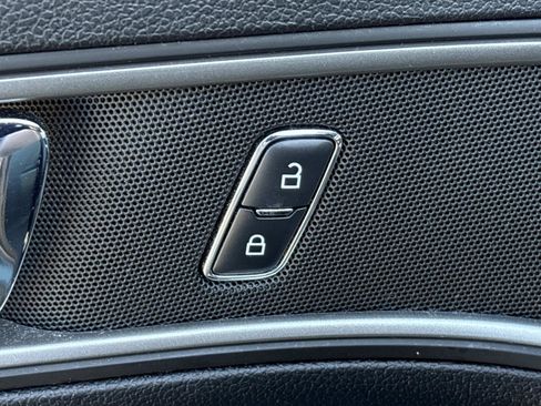 Used 2019 Ford Explorer XLT w/ Equipment Group 202A image 16