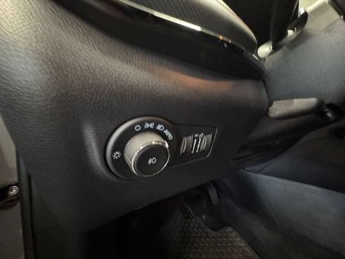 Used 2023 Jeep Compass Trailhawk w/ Trailhawk Convenience Group AWD/4WD image 22