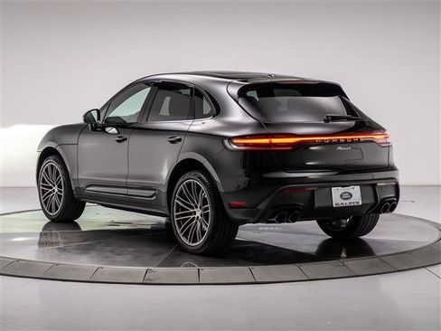 Used 2024 Porsche Macan AWD/4WD image 3