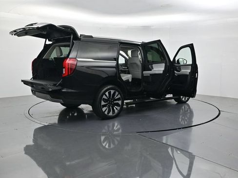 Certified 2025 Ford Expedition Platinum w/ Driver's Package AWD/4WD image 55