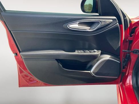 Used 2019 Alfa Romeo Giulia AWD w/ Cold Weather Package image 16