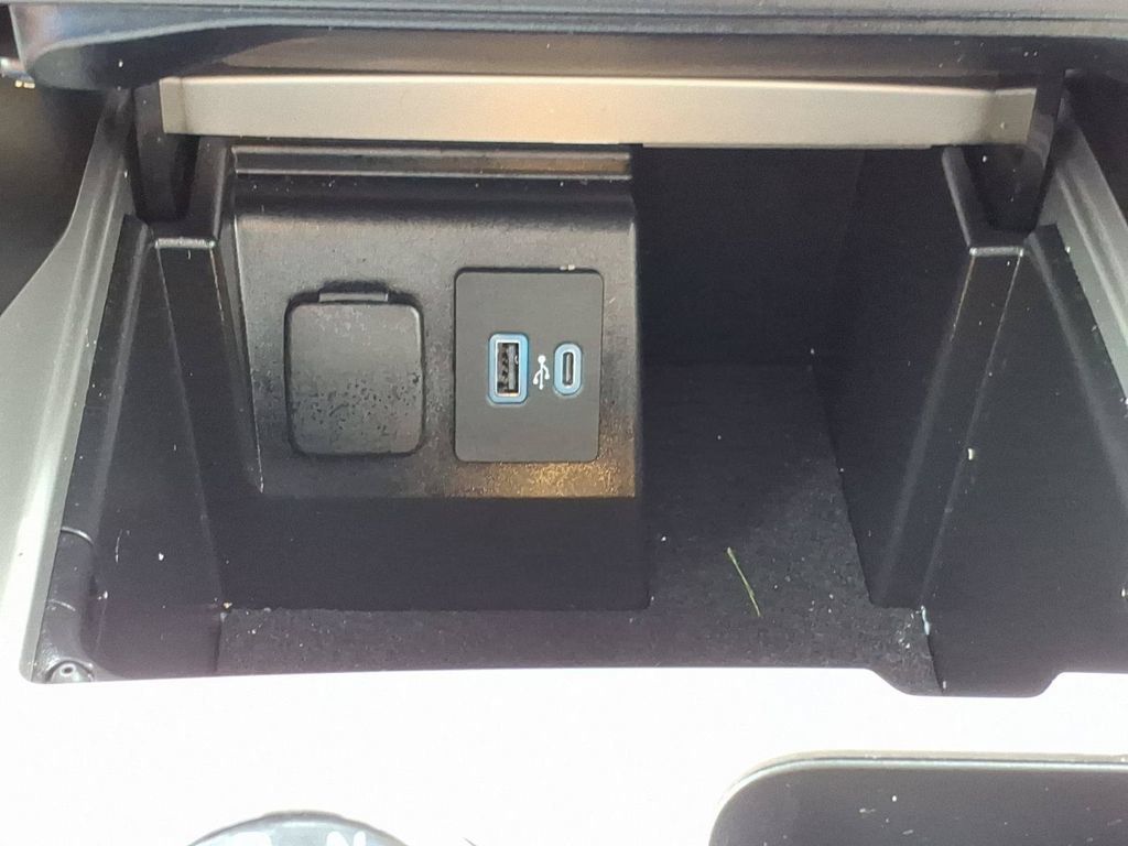 Used 2023 Ford Explorer XLT w/ Equipment Group 202A AWD/4WD image 19
