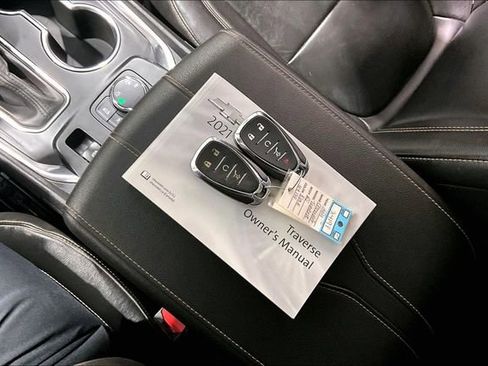 Used 2021 Chevrolet Traverse RS image 36