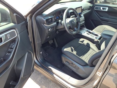 Used 2020 Ford Explorer XLT w/ Comfort Package AWD/4WD image 10