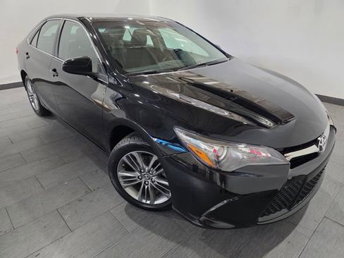 Used 2017 Toyota Camry SE image 7