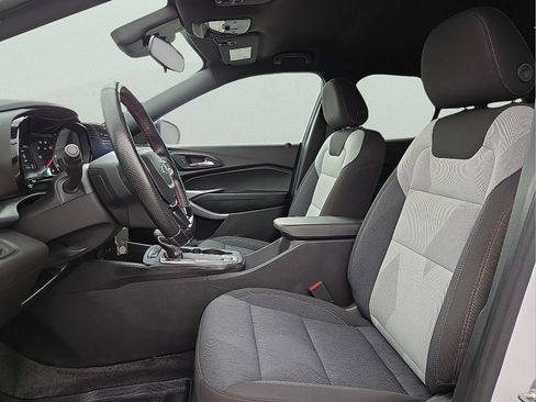 Used 2024 Chevrolet Trax RS FWD image 14