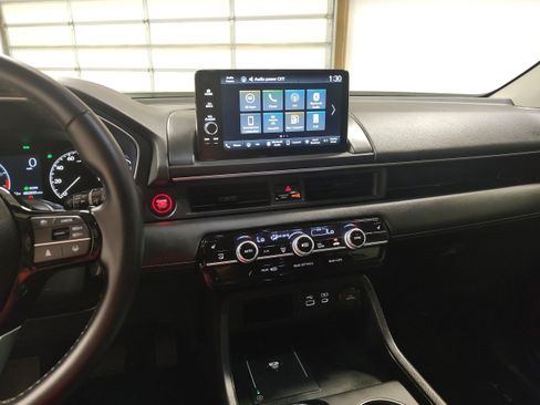 Used 2025 Honda Pilot EX-L image 7
