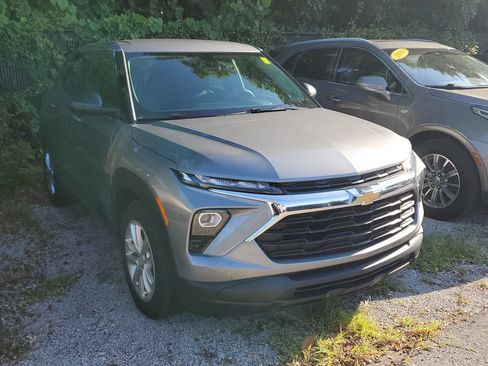 Used 2024 Chevrolet TrailBlazer LS FWD image 3