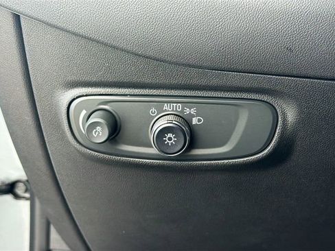 Used 2023 Chevrolet Equinox LT image 31