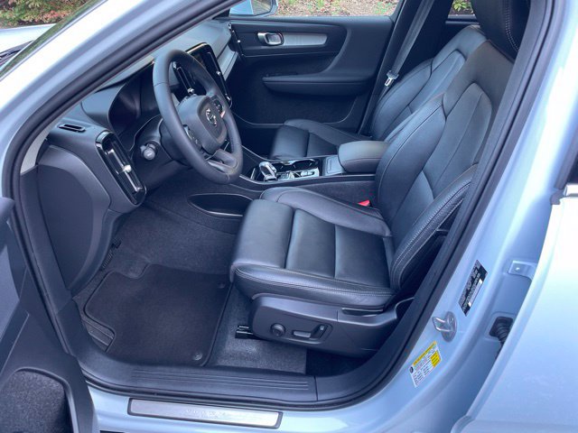 Used 2024 Volvo XC40 B5 Plus w/ Protection Package Premier AWD/4WD image 10