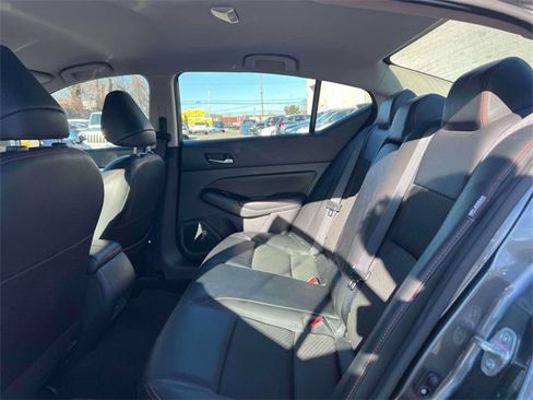 Used 2023 Nissan Altima 2.5 SR image 12