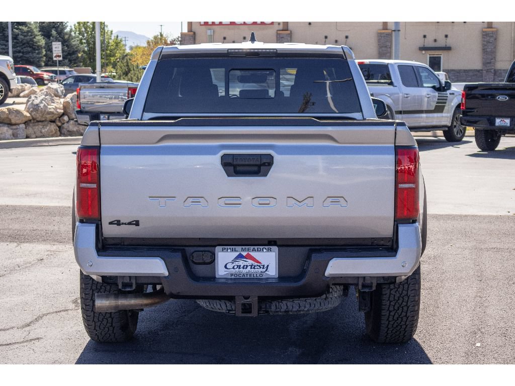 Used 2025 Toyota Tacoma TRD Off-Road w/ TRD Off Road Upgrade Package AWD/4WD image 4